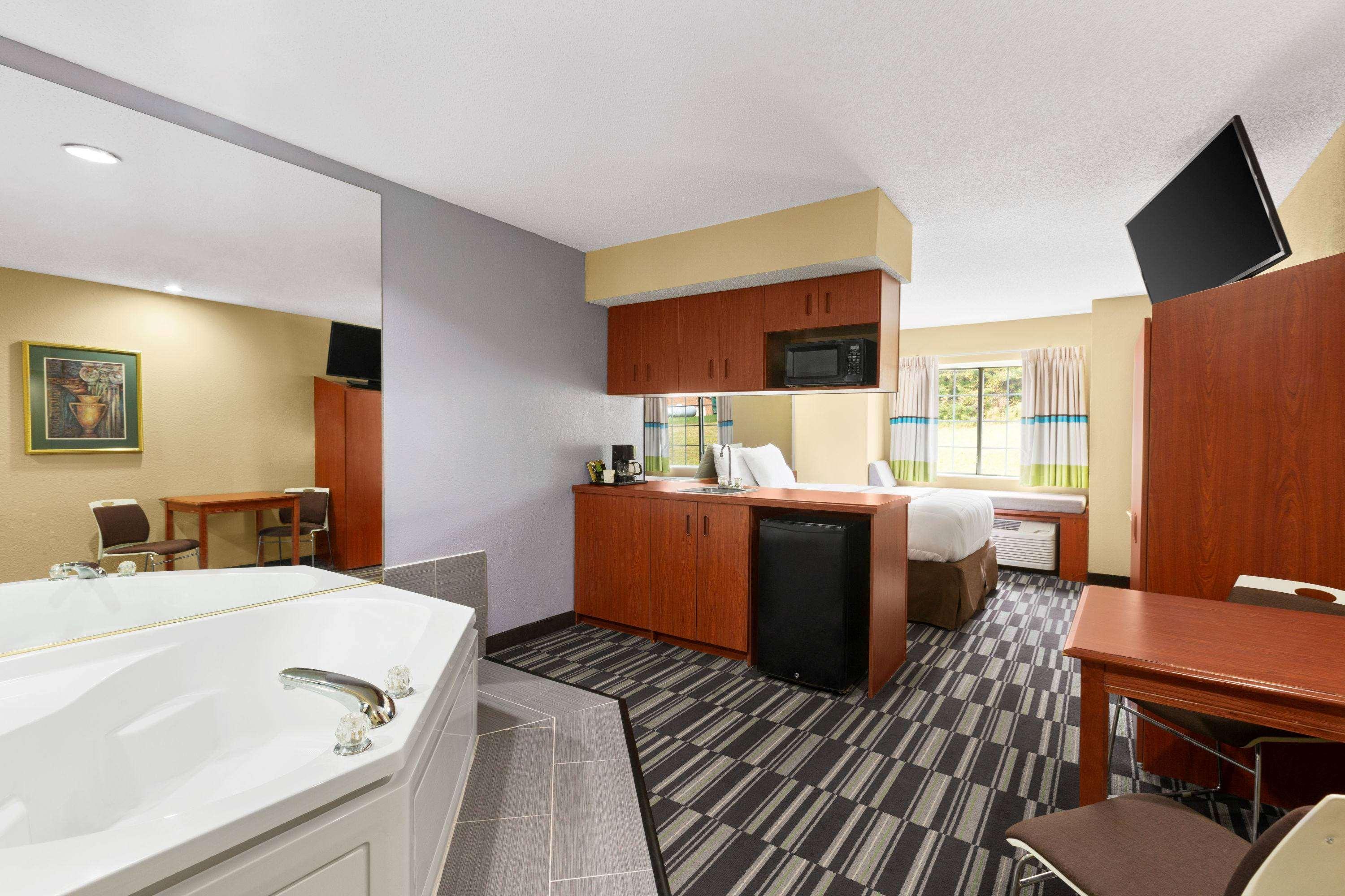 Microtel Inn & Suites By Wyndham Thomasville Esterno foto